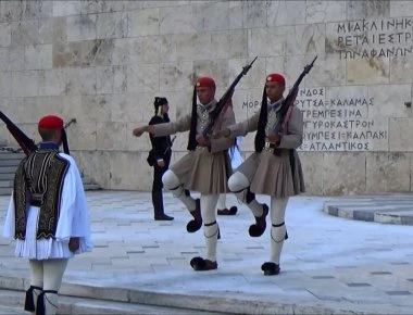 Εύζωνες: Πώς διώχνουν εκείνους που τους ενοχλούν;